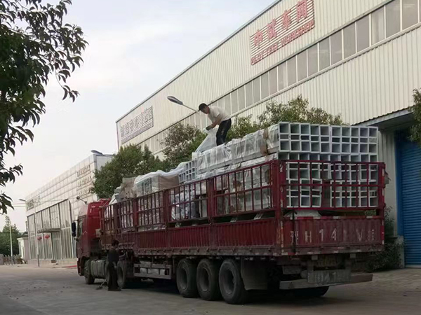 日產300噸<a href=http://www.bjubbs.com.cn/product/ target=_blank class=infotextkey>玉米深加工設備</a>發貨現場